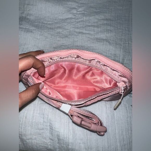 COPY - Pink Lululemon 2L everywhere belt bag - Picture 2 of 5